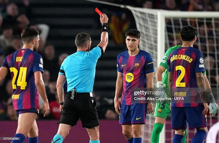 Barcelona hóa "FC thẻ đỏ" ở Cúp C1: Chơi dao phải chịu đứt tay