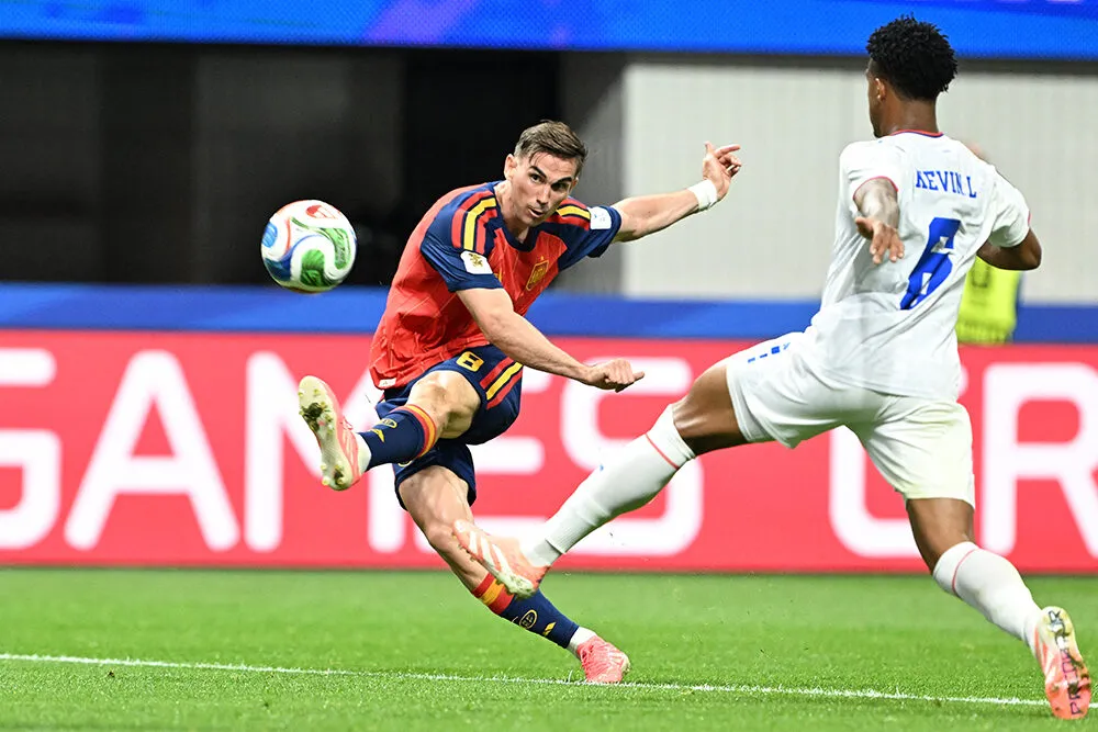 La Roja được đánh giá vượt trội trước đại diện Tây Á
